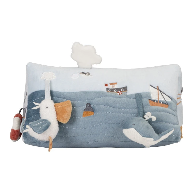 Coussin Triangulaire D’activités LITTLE DUTCH Sailors Bay 4 Coussin Triangulaire D’activités LITTLE DUTCH Sailors Bay – Image 2