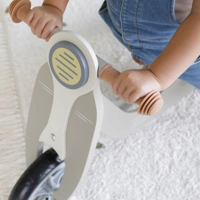 Little Dutch Draisienne Scooter En Bois Olive 6 Little Dutch Draisienne Scooter En Bois Olive – Image 5