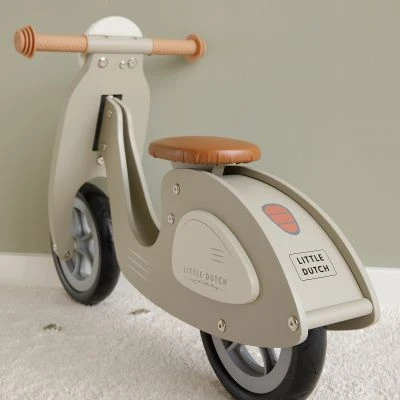 Little Dutch Draisienne Scooter En Bois Olive 7 Little Dutch Draisienne Scooter En Bois Olive – Image 6