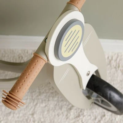 Little Dutch Draisienne Scooter En Bois Olive 8 Little Dutch Draisienne Scooter En Bois Olive – Image 7