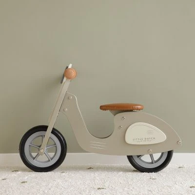 Little Dutch Draisienne Scooter En Bois Olive 9 Little Dutch Draisienne Scooter En Bois Olive – Image 8